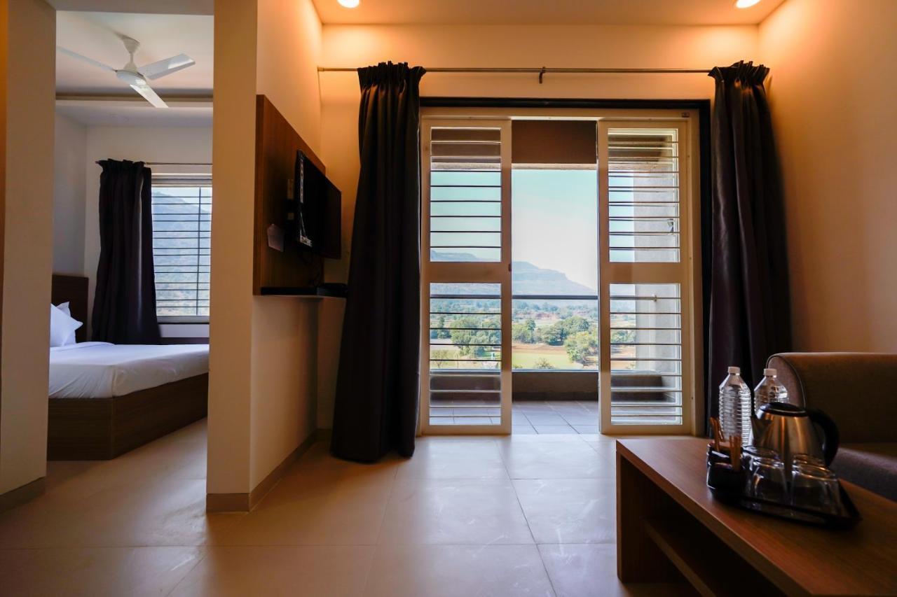 Mountain Shadow Resort Igatpuri Exteriör bild